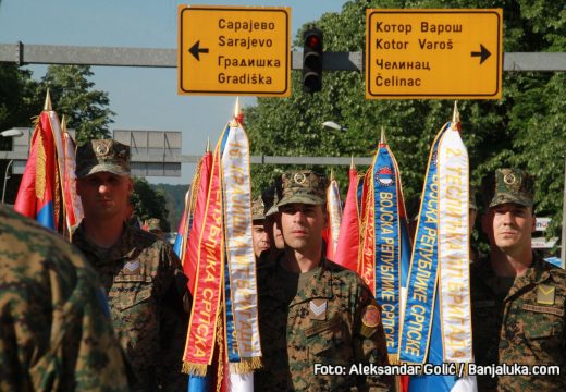 Defile povodom Dana Vojske RS (Foto/Video)