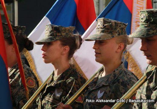 Defile povodom Dana Vojske RS (Foto/Video)