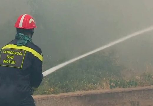 Zapalio se autobus koji se prevozio 52 učenika iz BiH