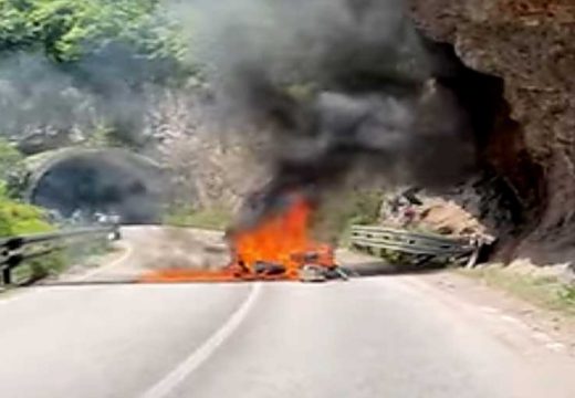 Foča: Izgorio motocikl čeških tablica, vozač teško povrijeđen