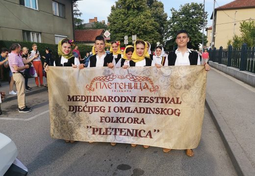 Na festivalu “Pletenica” u Bijeljini učestvovalo 1.200 mladih folkloraša