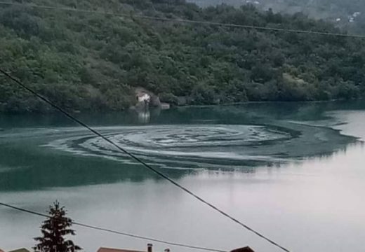 Vir u Jablaničkom jezeru: Šta se dešava? (Video)