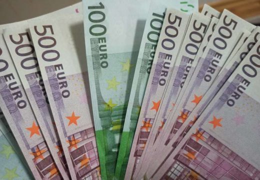 Beograd: Policija upala tražeći drogu, a pronašla torbe pune novca