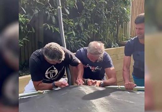 Hit video malog Stefana “Kako ne znate da sastavite trampolinu, a igrate na Vimbldonu” (VIDEO)