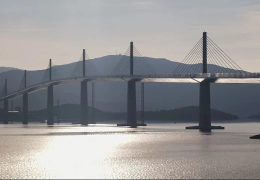 Poznato je i službeno ime Pelješkog mosta dužine 2.404 metra