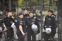 Navijači BiH pristižu u Podgoricu, crnogorska policija blokirala centar grada