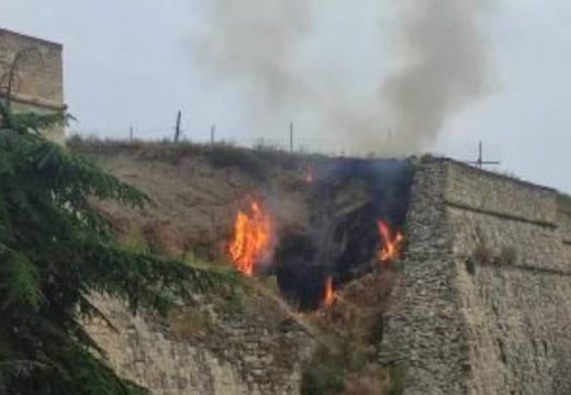 Požar u Beogradu : Vatrena stihija guta Kalemegdan