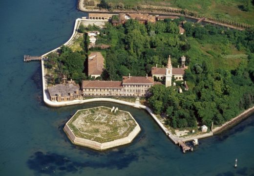 Šta se krije u unutrašnjosti italijanskog “ostrva duhova” na kojem je stradalo 160.000 ljudi