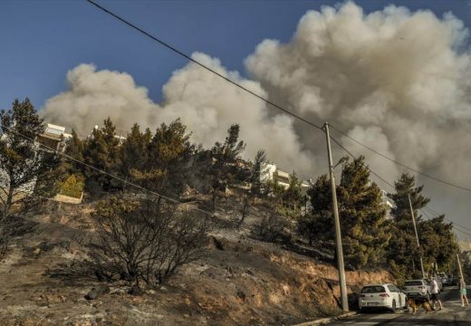 Dramatično u Grčkoj: Zbog požara naređena evakuacija (FOTO)