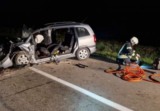 Užasne fotografije s lica mjesta: U teškoj nesreći poginule dvije osobe