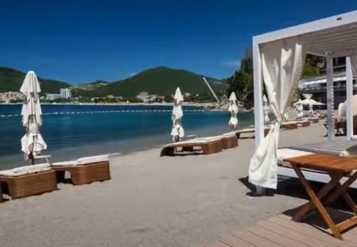 Plaža u Crnoj Gori s vrtoglavim cijenama