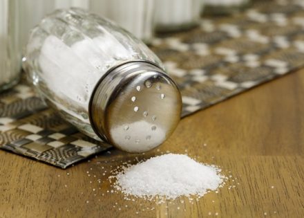 Dodatno dodavanje soli u hranu skraćuje život