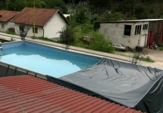 Ovo je priča o složnim komšijama u Srebrenici: Djeci kupili bazen da budu zajedno
