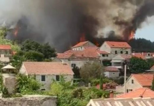 Veliki požar na Hvaru, jedna osoba poginula (VIDEO)