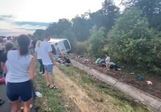 Vlasnik autobusa iz saobraćajke u Bugarskoj „popasao“ 99 prekršaja