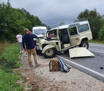 Teška saobraćajna nesreća kod Sarajeva: Povrijeđeno 6 osoba, učestvovalo vozilo EUFOR-a