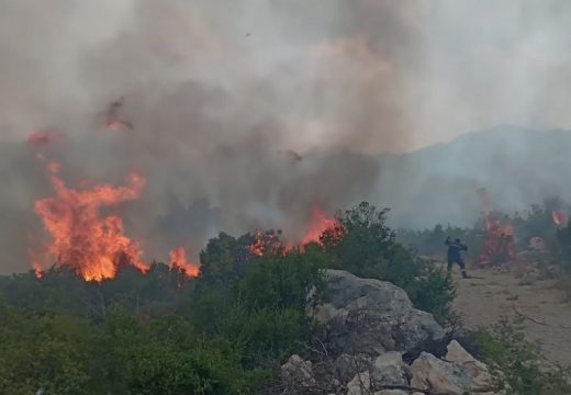 Teška situacija na požarištu u Neumu, očekuje se pomoć iz vazduha