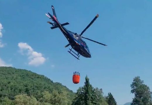 Požar u Vrbanji gasi helikopter: Do sada izbačeno 20 tona vode