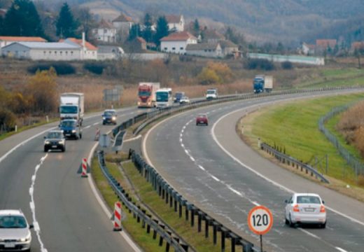 Vozači se upozoravaju i na učestale odrone i savjetuje se opreznija vožnja