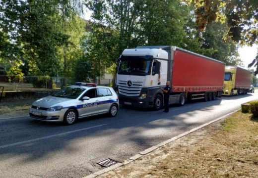 Kamioni pod policijskom pratnjom dostavljaju izborni materijal u 31 opštinu/grad u BiH