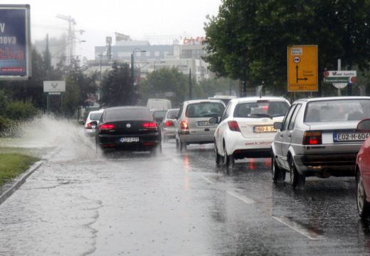 Savjetuje se opreznija vožnja, prilagođena padavinama