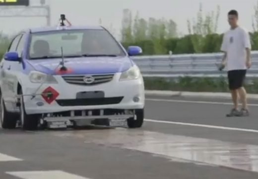 Kinezi testirali automobil koji lebdi iznad puta