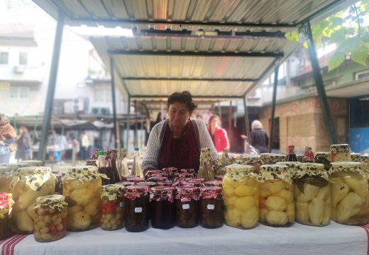 Bijeljinski “Karavan zimnice”podijelio sugrađane:Jeftino ko prodaje,a skupo ko kupuje