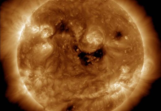 NASA podijelila zapanjujuće slike “nasmijanog” Sunca