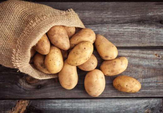 Kako se pravilno čuva krompir da ne proklija i traje mjesecima