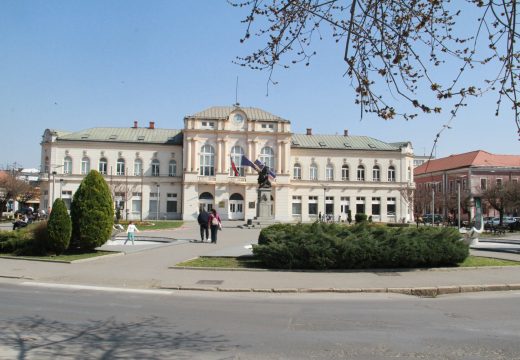 Gradonačelnik nezakonitim zapošljavanjem ugrozio plate  radnicima