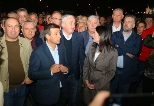 Opozicija na trećem mitingu poručila da je Jelena Trivić pobijedila za predsjednika Srpske