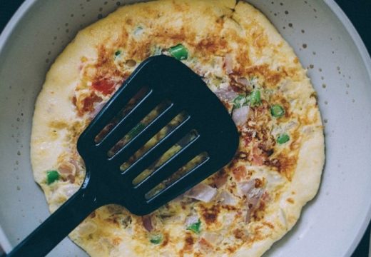 Pikantan omlet sa sirom