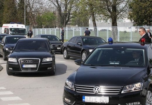 Novi auto, kožne futrole za poslanike i 57.000 litara nafte: Šta ovih dana kupuju institucije u BiH