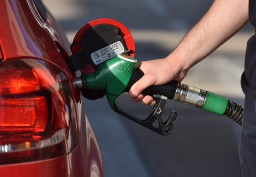 Kako benzinska pumpa zna kada je rezervoar pun? (VIDEO)