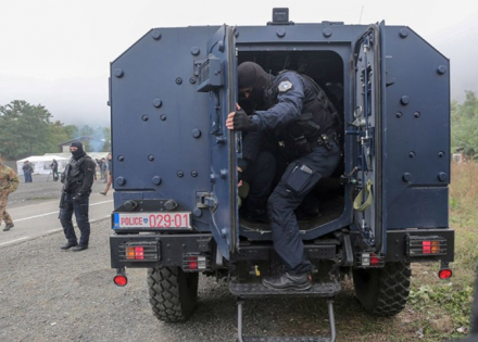 Kolona od 40 vozila policije samoproglašenog Kosova krenula ka Jarinju