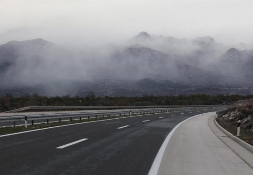 Saobraćaj se u BiH odvija po mjestimično vlažnom kolovozu: Povećana opasnost od odrona