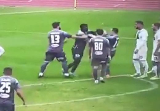 Saigrači se potukli usred meča zbog penala, Senegalac bio bijesan (VIDEO)