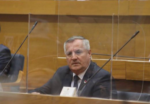 Višković najavio: Minimalna plata biće povećana