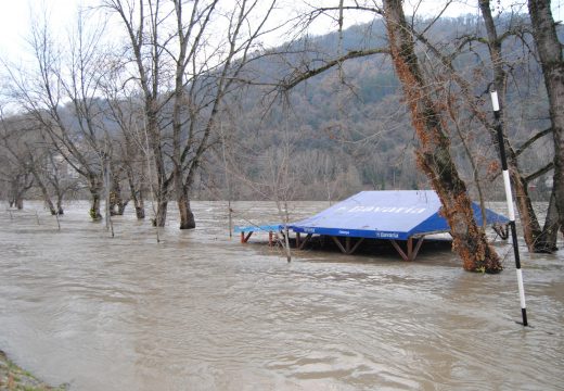 Izlila se Drina na području Zvornika:Poplavljeno poljoprivredno zemljište i garaže u Karakaju