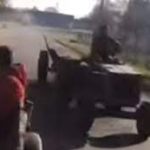 Preticanje traktorom umalo ga koštalo života (Video)