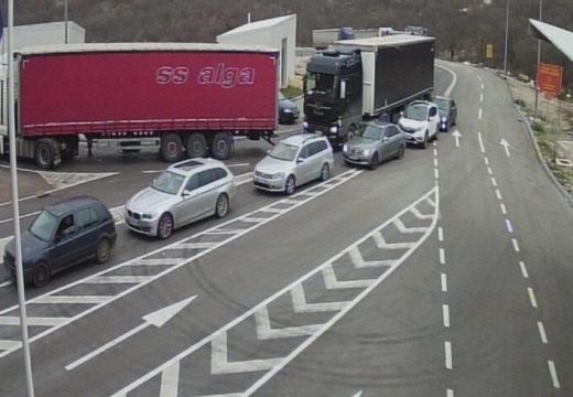 Velike gužve na graničnim prijelazima u BiH: Ako krećete na put, izbjegavajte ove dionice