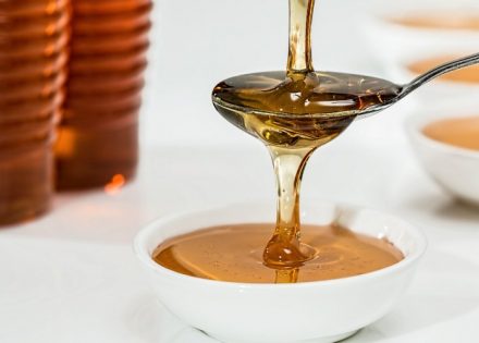 Da li je dobro koristiti med umjesto šećera?