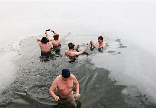 U Poljskoj se znaju zabaviti: Ledena laguna i kupanje na minusima