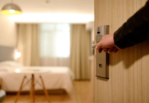 Srušio se plafon u hotelu, više od 30 osoba povrijeđeno