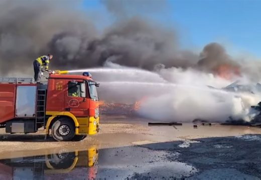 Gorjelo vozilo poslanika Narodne skupštine RS i njegovog punca