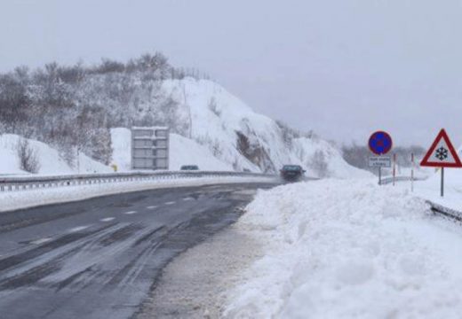 Hrvatska: Auto-put ka moru pod snijegom, zabrana kretanja za kamione