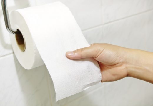 Kako se ispravno postavlja toalet papir?