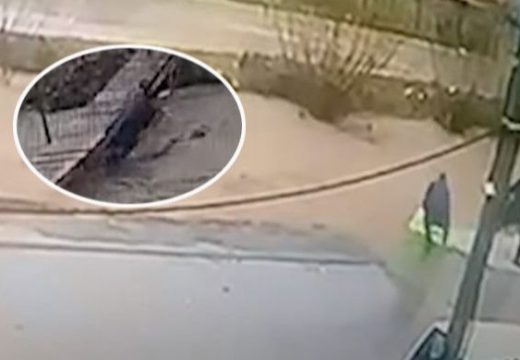 Tragedija: Objavljen trenutak kada su muškarci upali u nabujalu rijeku u Novom Pazaru (VIDEO)