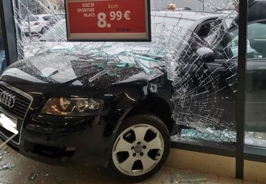 Hrvatska: Penzionerka uletjela vozilom u izlog Lidla u pokušaju da se parkira