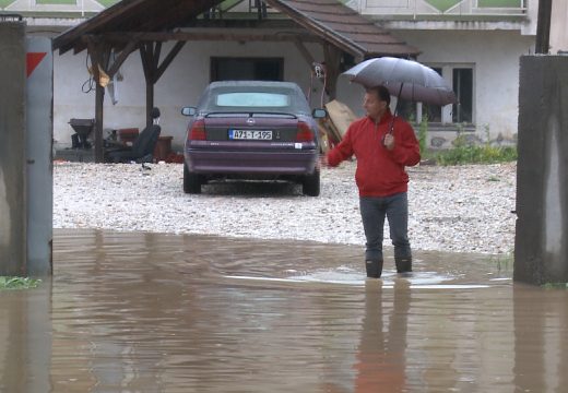 Zvornik: Voda ušla u 10 kuća